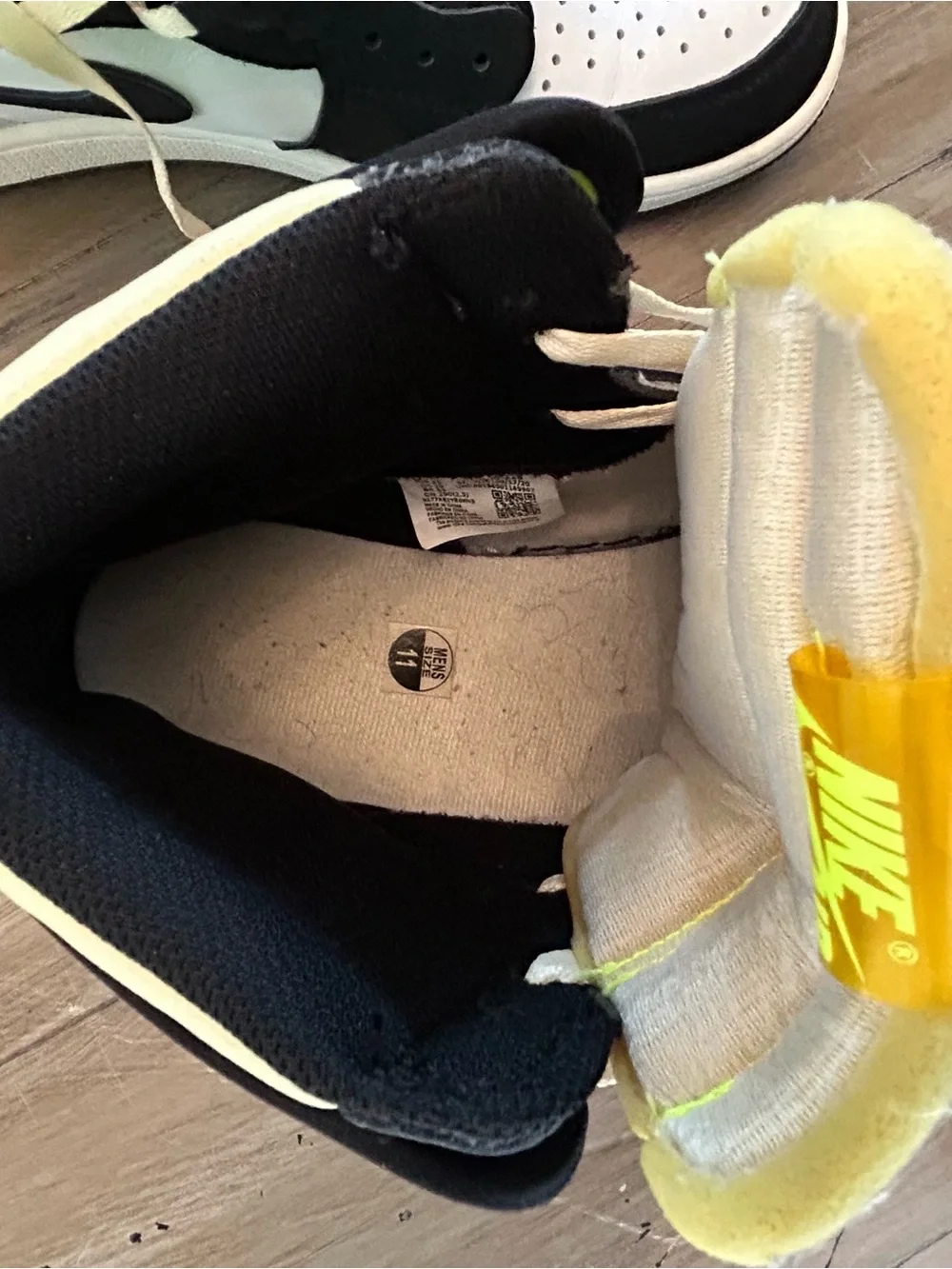 Air Jordan 1 Retro High OG “Volt Gold”